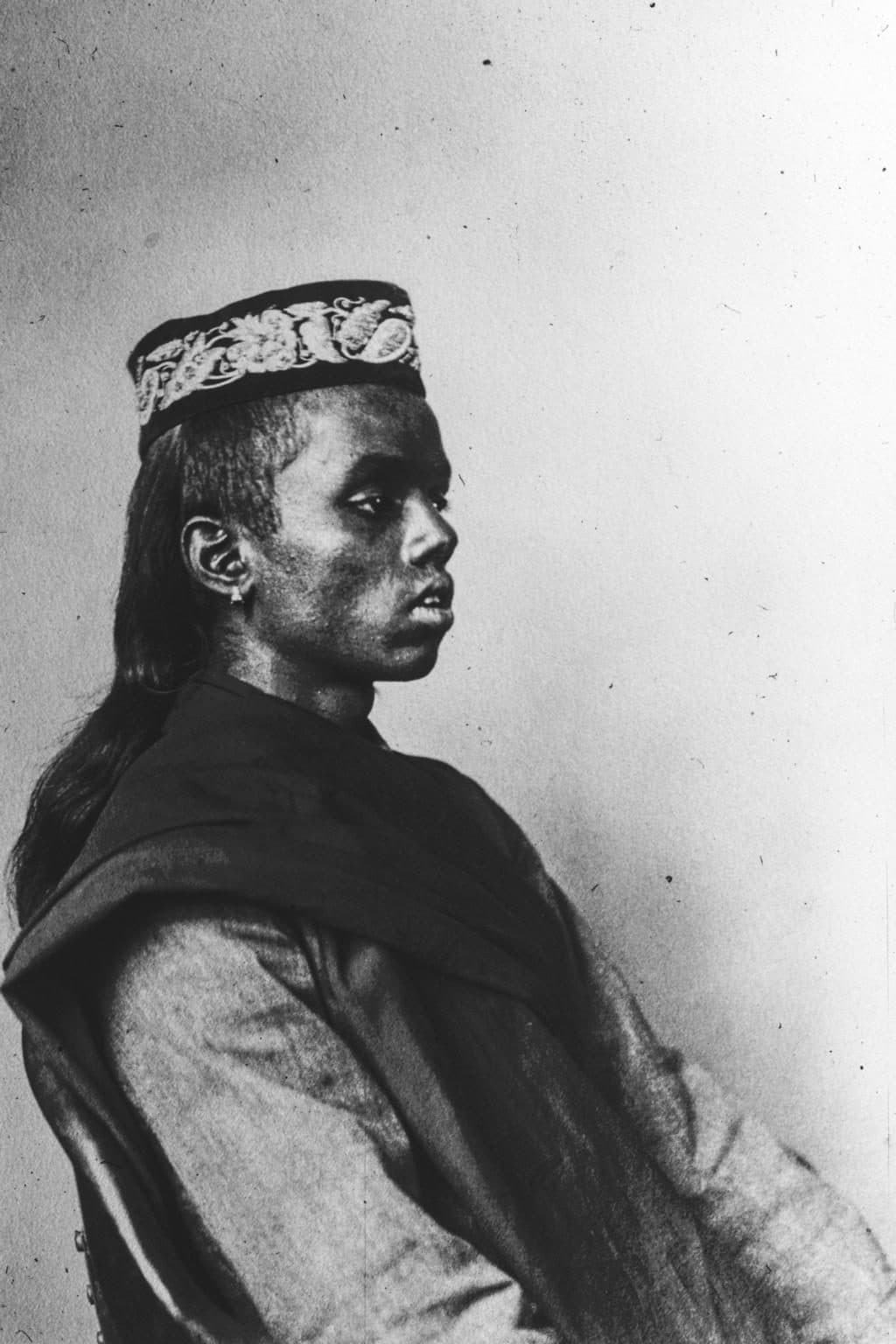 Thumbu Sammy, aged seventeen, photographed at Ellis Island in April 1911 by Augustus Sherman