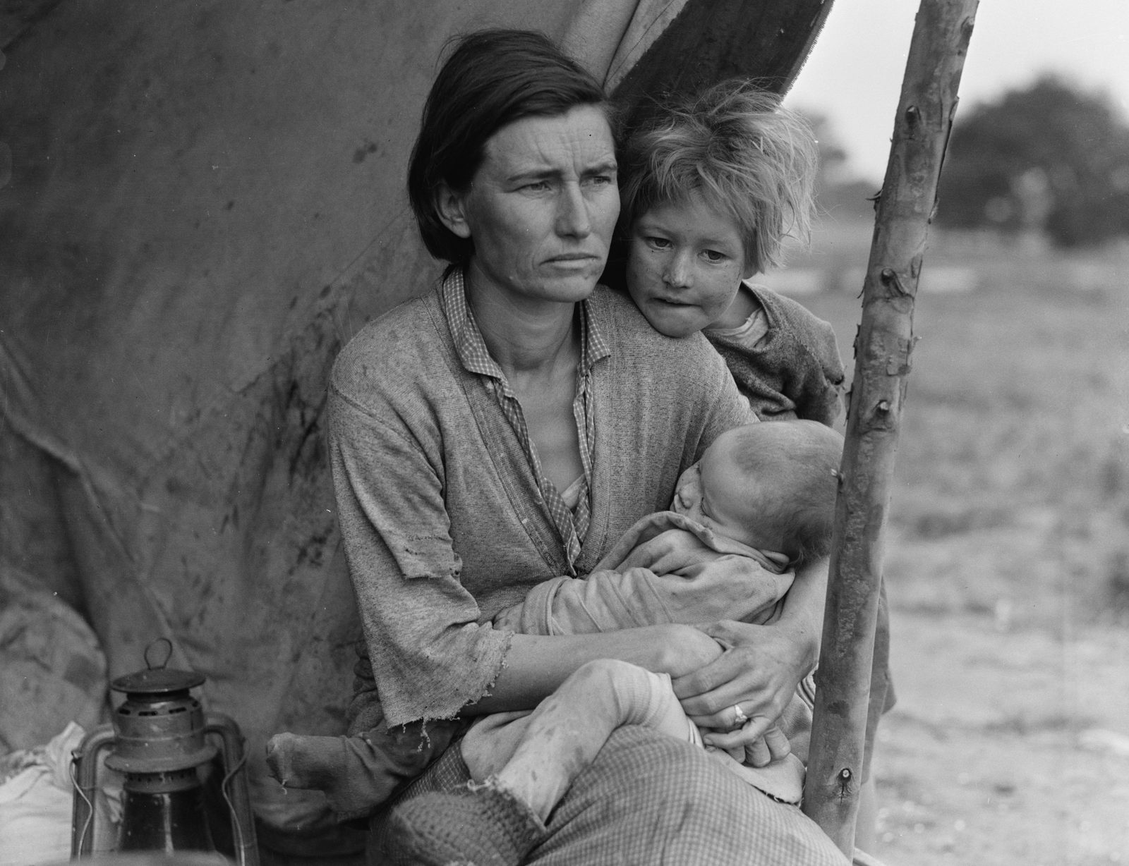 Florence Thompson with two of her children at the pea pickers camp in Nipomo, California, March 1936